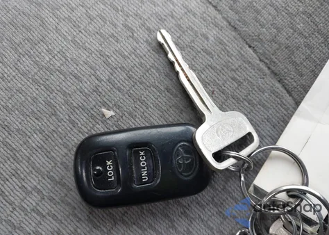 2004 Toyota Corolla Le z USA, uszkodzony, nr VIN 1NXBR32EX4Z212438